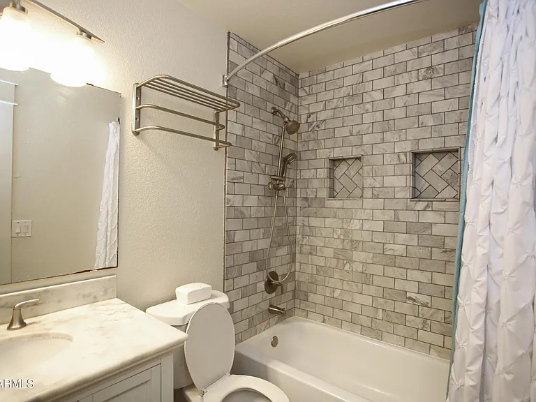 1317 E San Angelo Ave — Photo 32