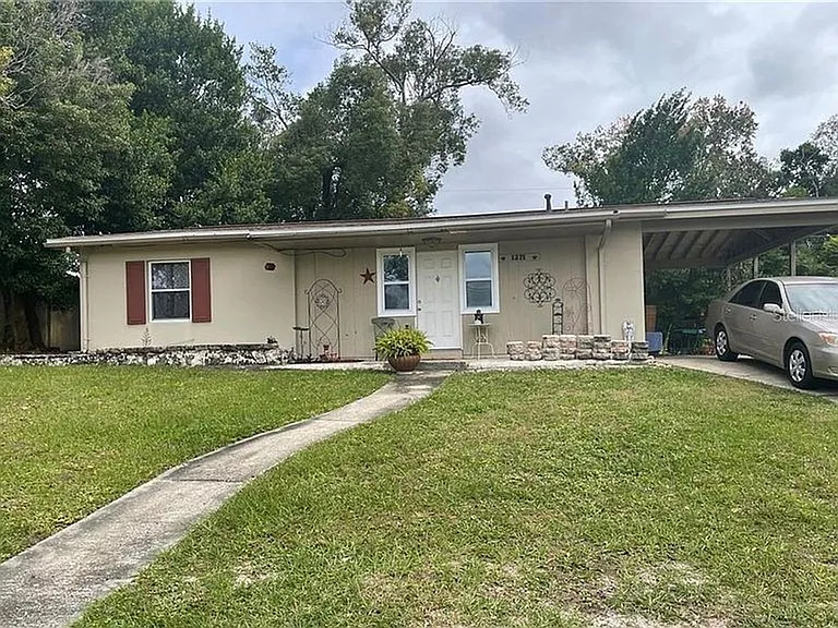 1371 N Normandy Blvd — Photo 1