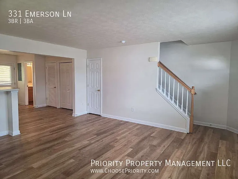 331 Emerson Ln — Photo 3