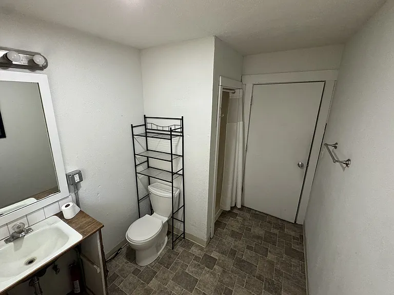 1000-1002 NE Maple St #1000 — Photo 2