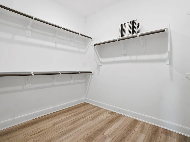 9727 Rockwell Dr — Photo 31