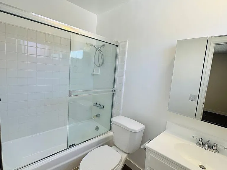1211 N Ogden Dr — Photo 20