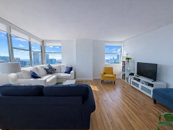 4th image of 6301 N Sheridan Rd APT 15H