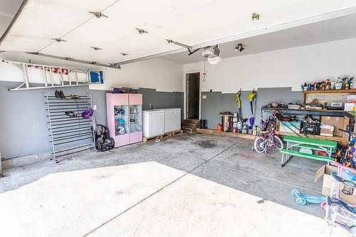 3rd image of 812 Lescar Ln
