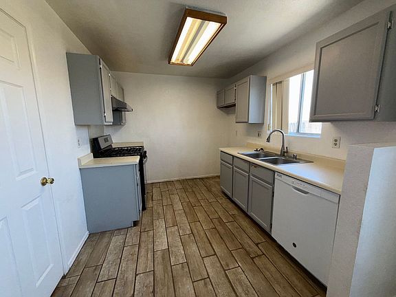 4th image of 807 Gemstone Ave #4