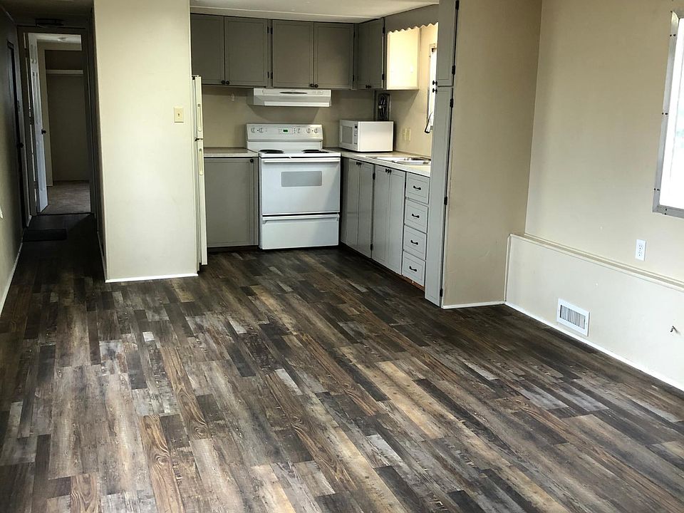 Living Room / Kitchen
