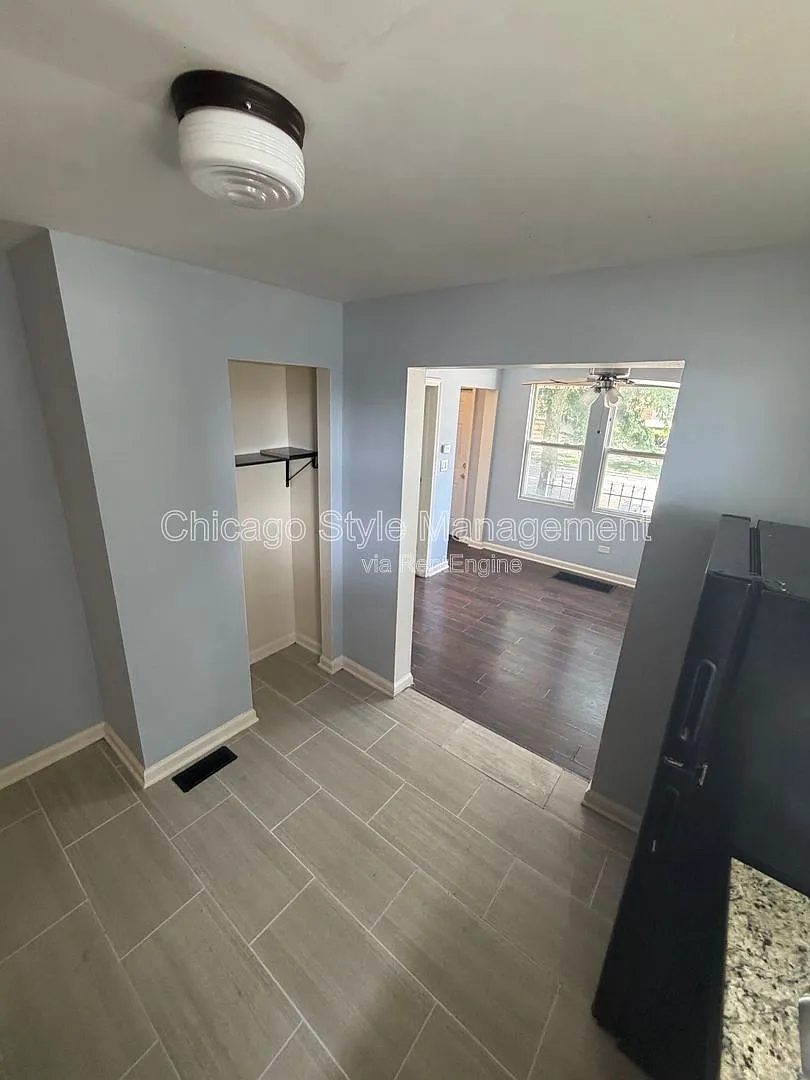 2 bed, 1.0 bath, $1,095 — Photo 4