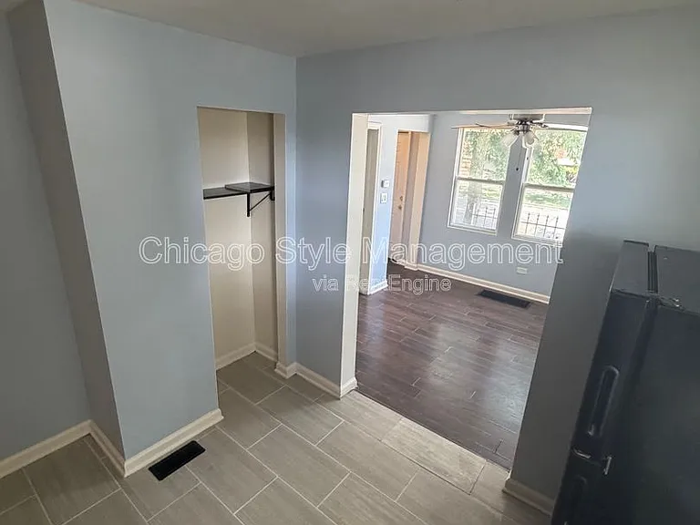 8756 S Exchange Ave #1F — Photo 5