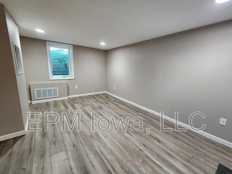 867 Maxwell St — Photo 16