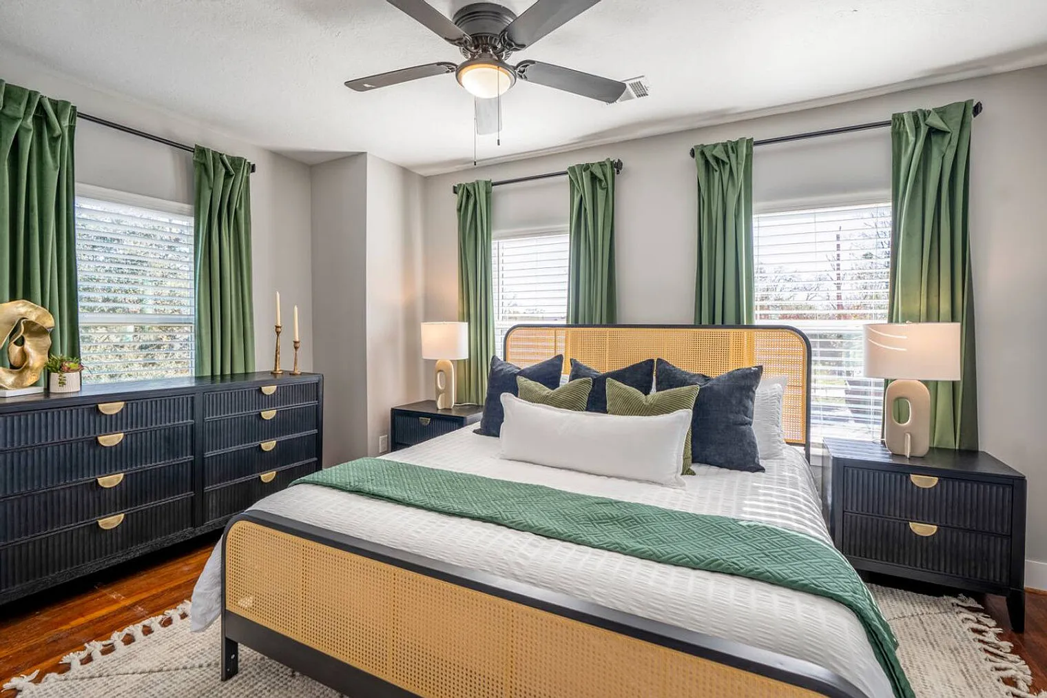 2 bed, 2.0 bath, 2012 sqft, $2,255 — Photo 3