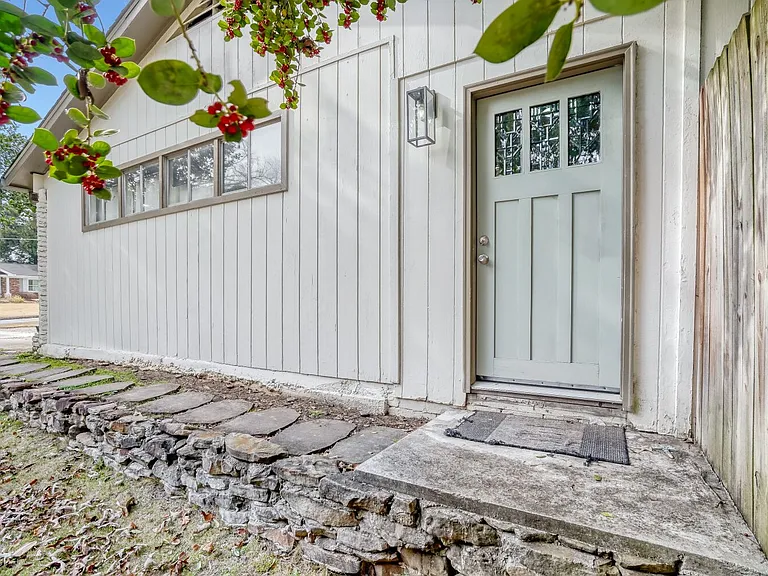 2221 Marann Dr #1 — Photo 27