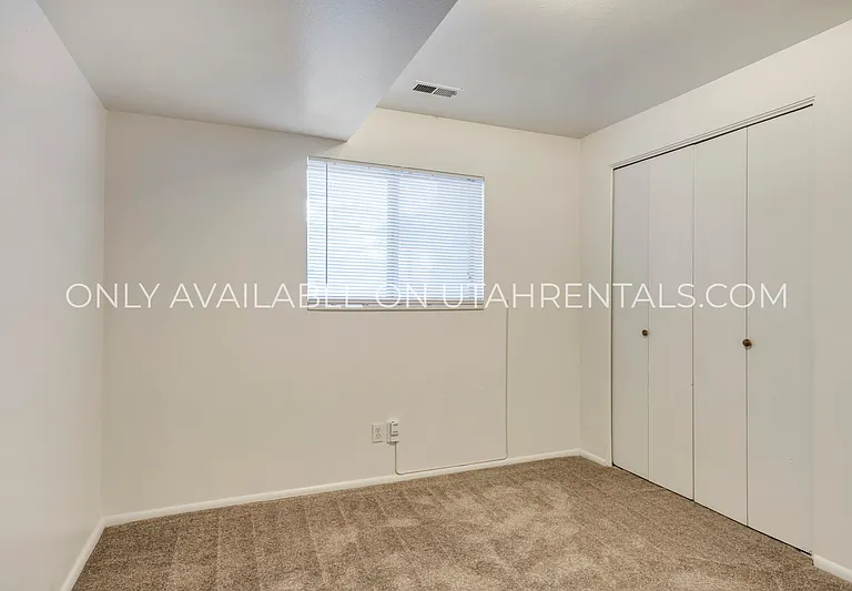 1760 N Willowbrook Dr #LEFT — Photo 7