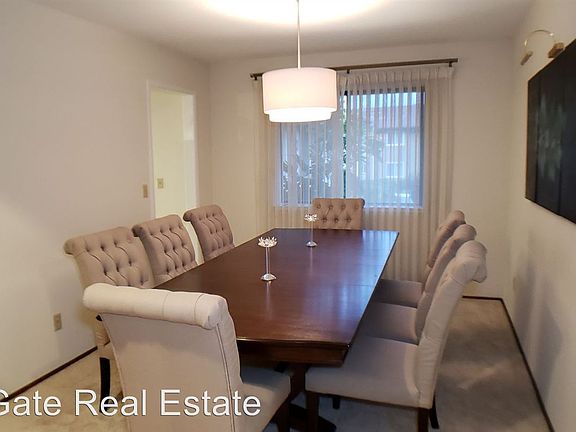 5th image of 161 Castlewood Dr