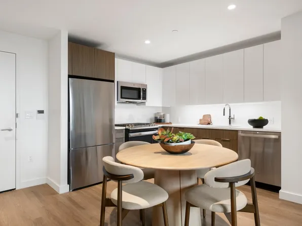 166-20 90th Avenue image 5 of 19