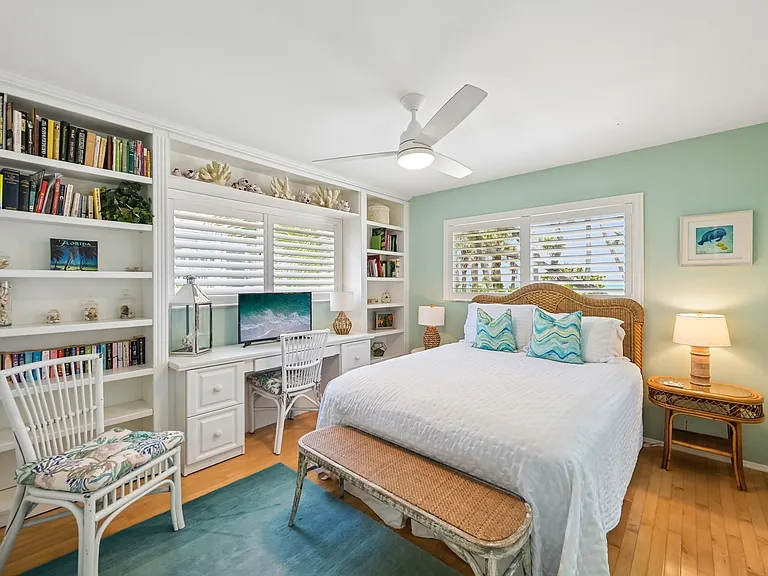 Guest bedroom 2/queen room