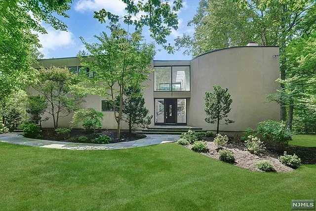 16 Ellens Way photo 1