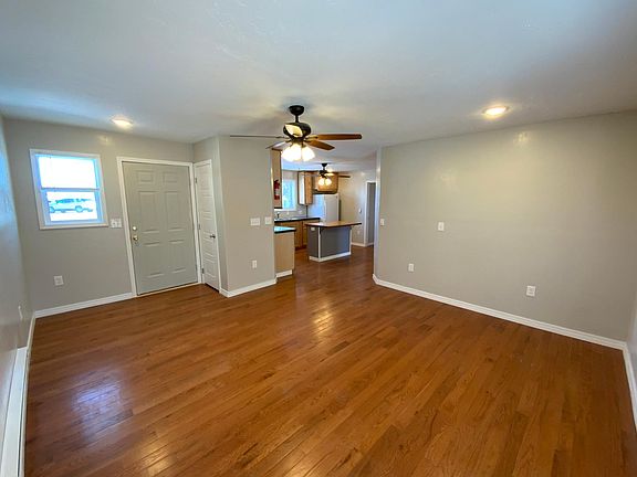 3rd image of 504 S Ave E