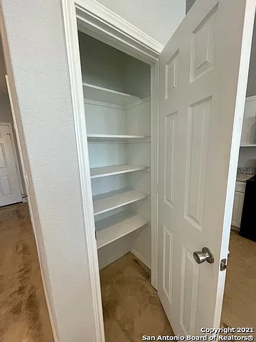 3 bed, 2.5 bath, 1325 sqft, $1,300 — Photo 4