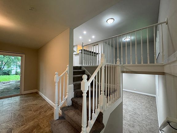 4th image of 946 W 67th Pl