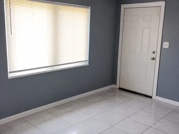 8110 N Klondyke St APT B, Tampa, FL 33604