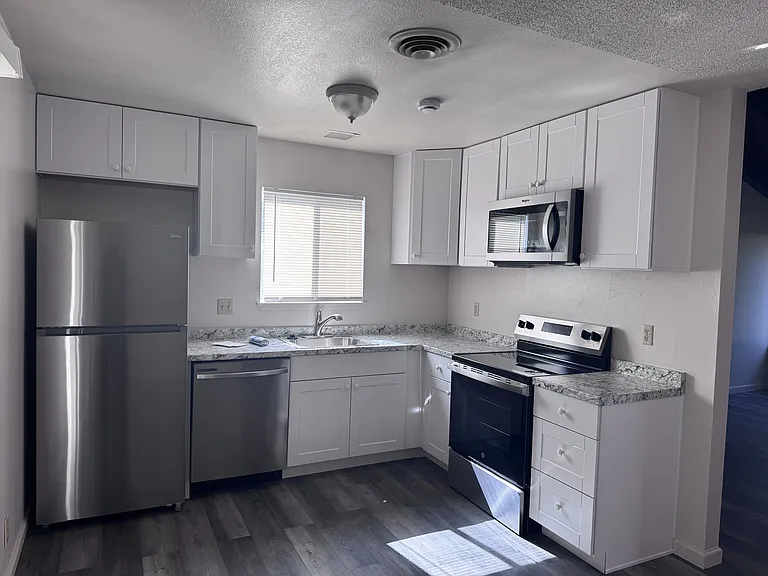 1138 Forestwood Dr — Photo 5