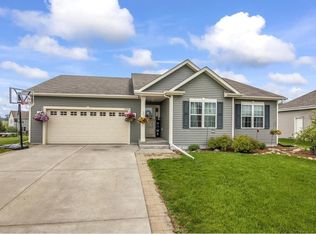 N7930 Winding Ridge Trl, Ixonia, WI 53036