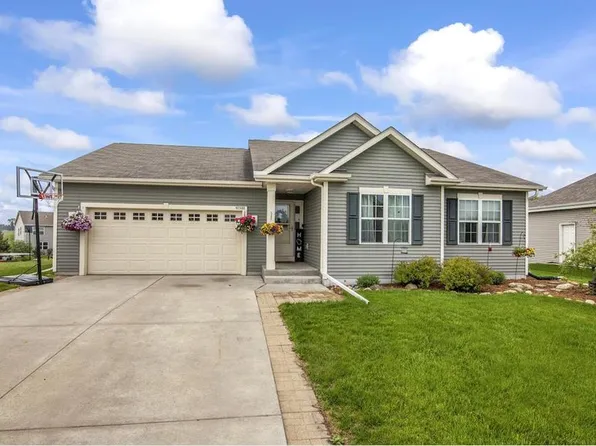 N7930 Winding Ridge Trl, Ixonia, WI 53036