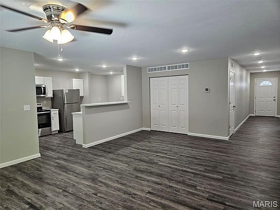 2nd image of 403 Daniel Ct