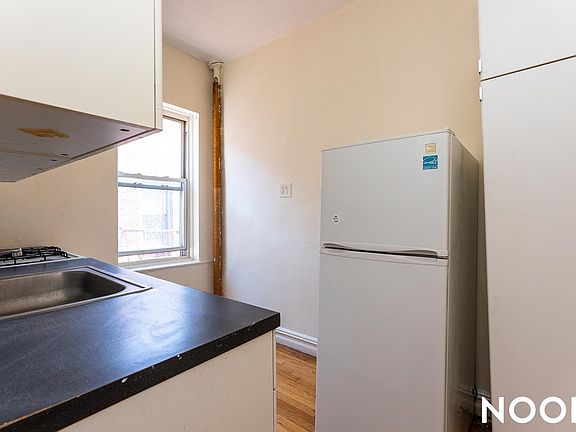 4th image of 571 Lincoln Pl #3B