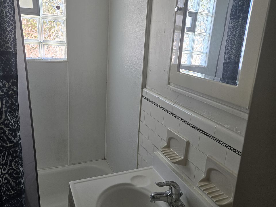 1st image of 809 Alpine Blvd APT 4