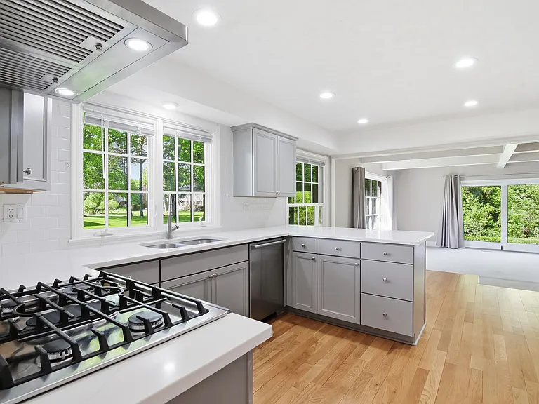 4576 Wagon Wheel Dr — Photo 9