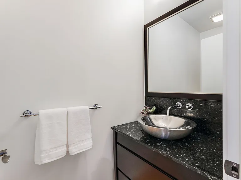 2033 2nd Ave #1010 — Photo 17