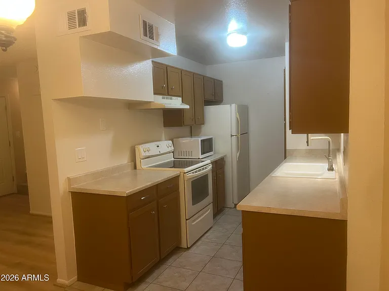 5902 W Townley Ave — Photo 27