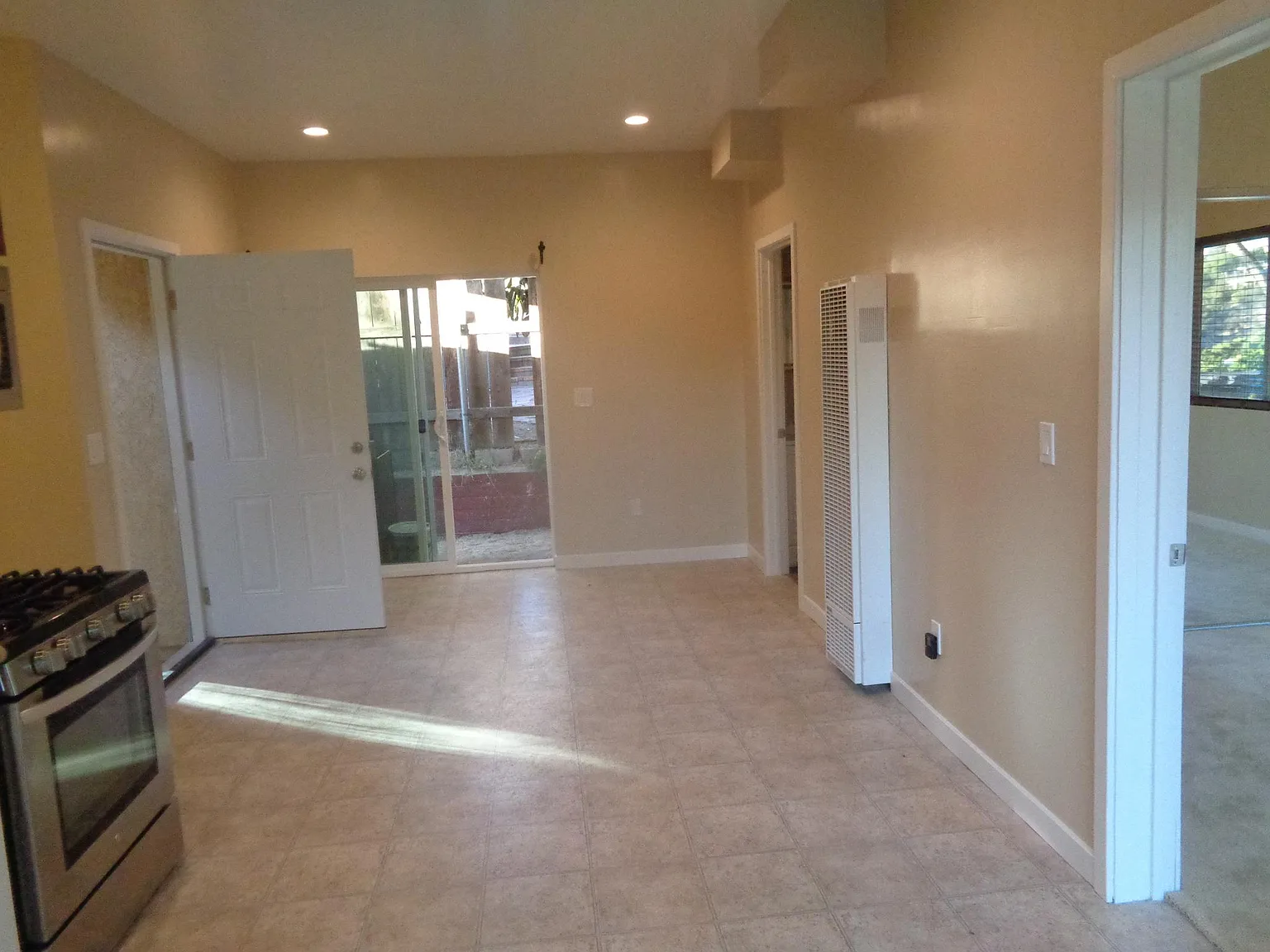 4 bed, $6,270 — Photo 2