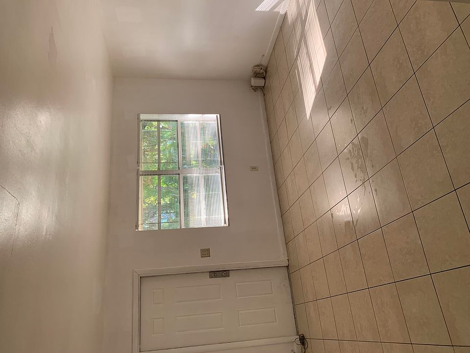 2nd image of 1916 Scott St #A