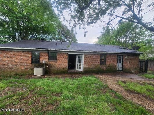 3rd image of 1626 Brookhaven Dr