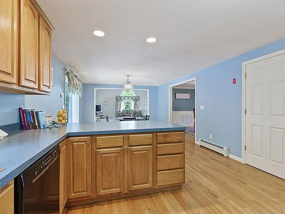 4th image of 59 Courtney Dr