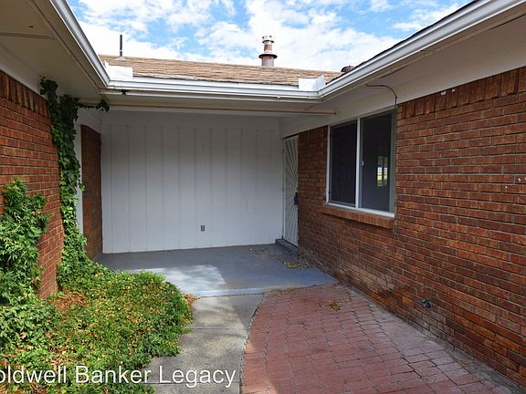 2nd image of 13131 Cedarbrook Ave NE