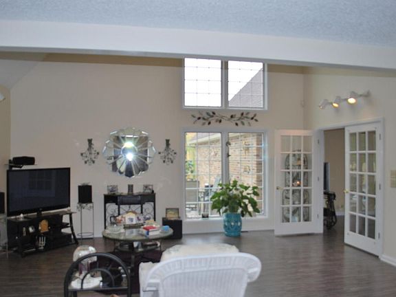 4th image of 117 Country Dr