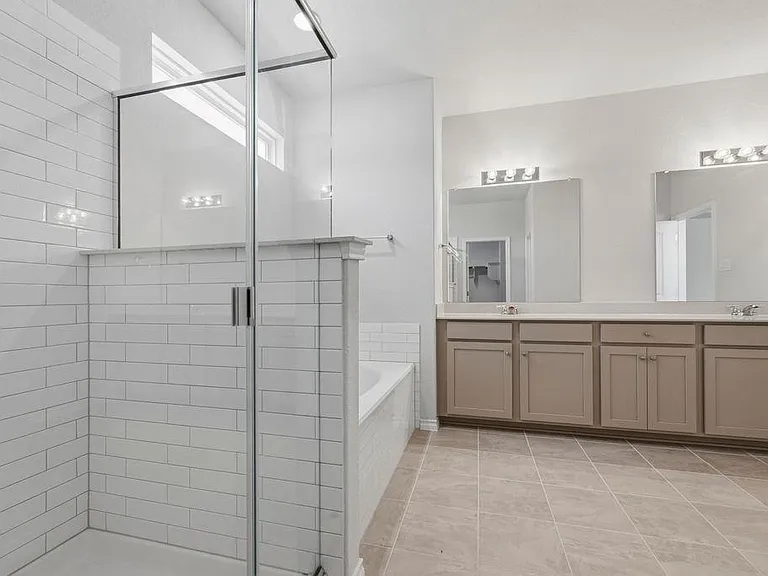 245 Leeland Dr — Photo 16