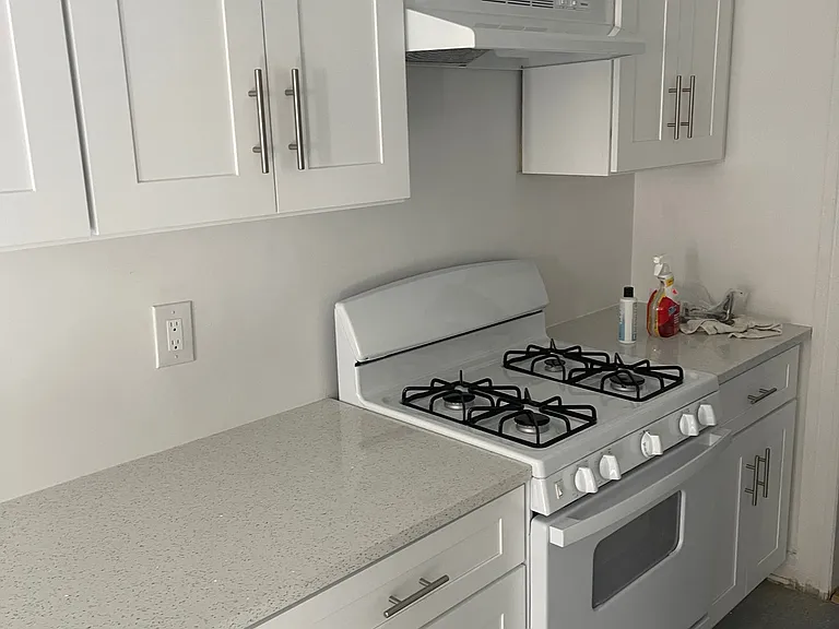 4011 Kings Hwy #8W — Photo 2