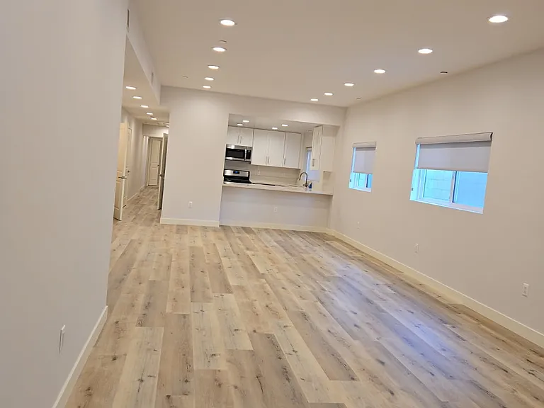 1541 S Orange Grove Ave — Photo 2