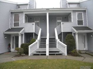 17 Lakeview Dr #4, Manorville, NY 11949