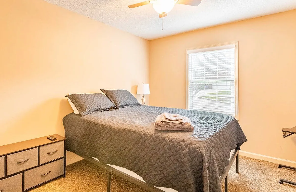 1 bed, 1970 sqft, $1,100 — Photo 1