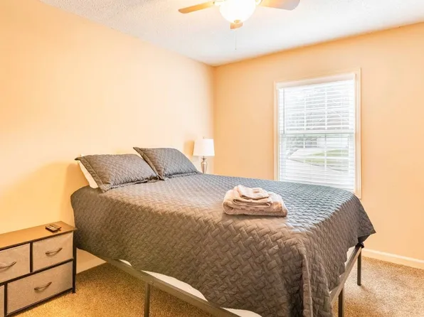 646 Woodcrest Manor Dr, Stone Mountain, GA
