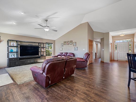 3rd image of 1304 E Wild Ginger Way
