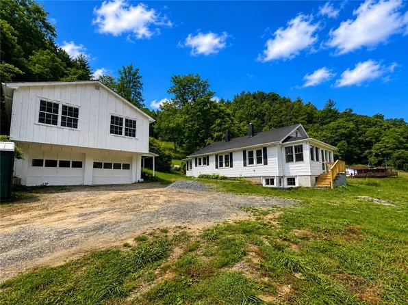 1443 Old Toe River Road, Newland, NC 28657