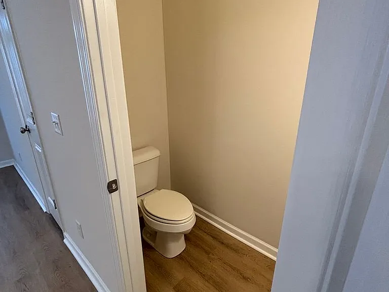 202 Jordan Ln — Photo 4