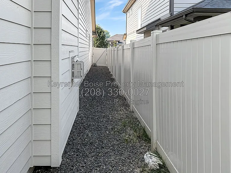 1440 W Cerulean St — Photo 24