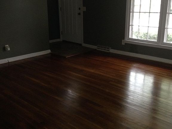 2nd image of 923 Brookhaven Dr